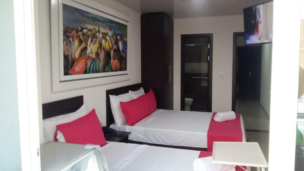 Hotel Giron Plaza 外观 照片