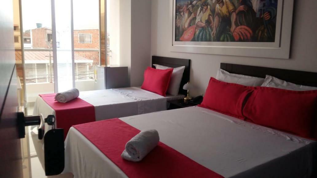 Hotel Giron Plaza 外观 照片