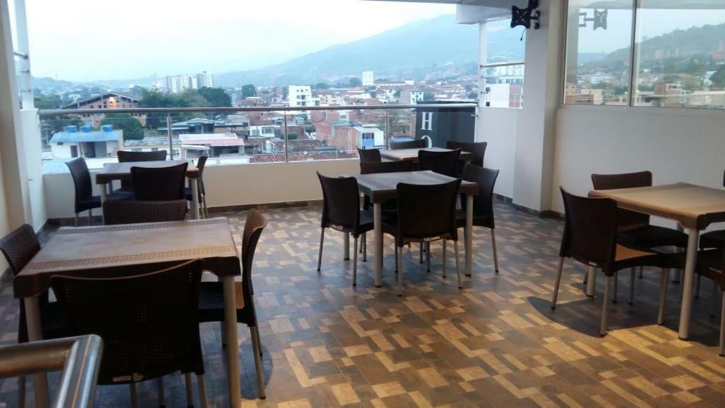 Hotel Giron Plaza 外观 照片
